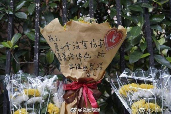 开场6分钟少1人！欧冠霸主连进3球击垮对手，末轮死磕欧洲球队！